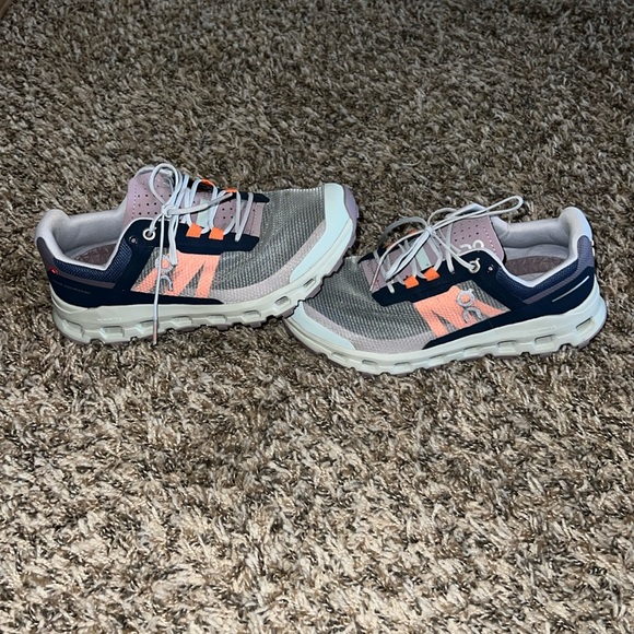 On Running Shoes - Like new On Cloud Cloudvista Trail Running Shoe Women’s size 6